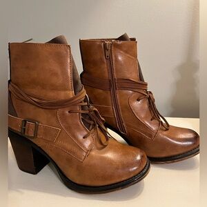 Pierre Dumas Tan Lace Up Boots Size 8.5